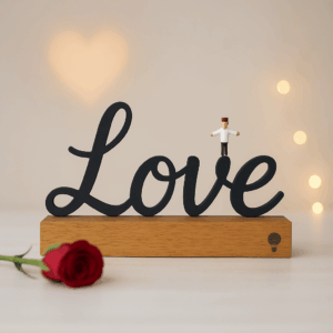 Item Decorativo de Madeira Love