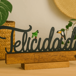 Escultura Artesanal de Madeira - Felicidade