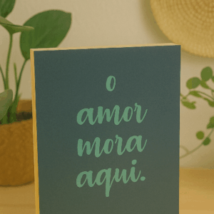 Quadro O Amor Mora Aqui - Tamanho P